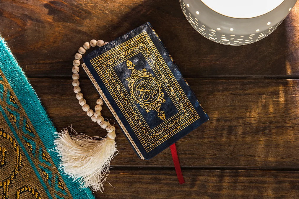 lamp-mat-near-quran