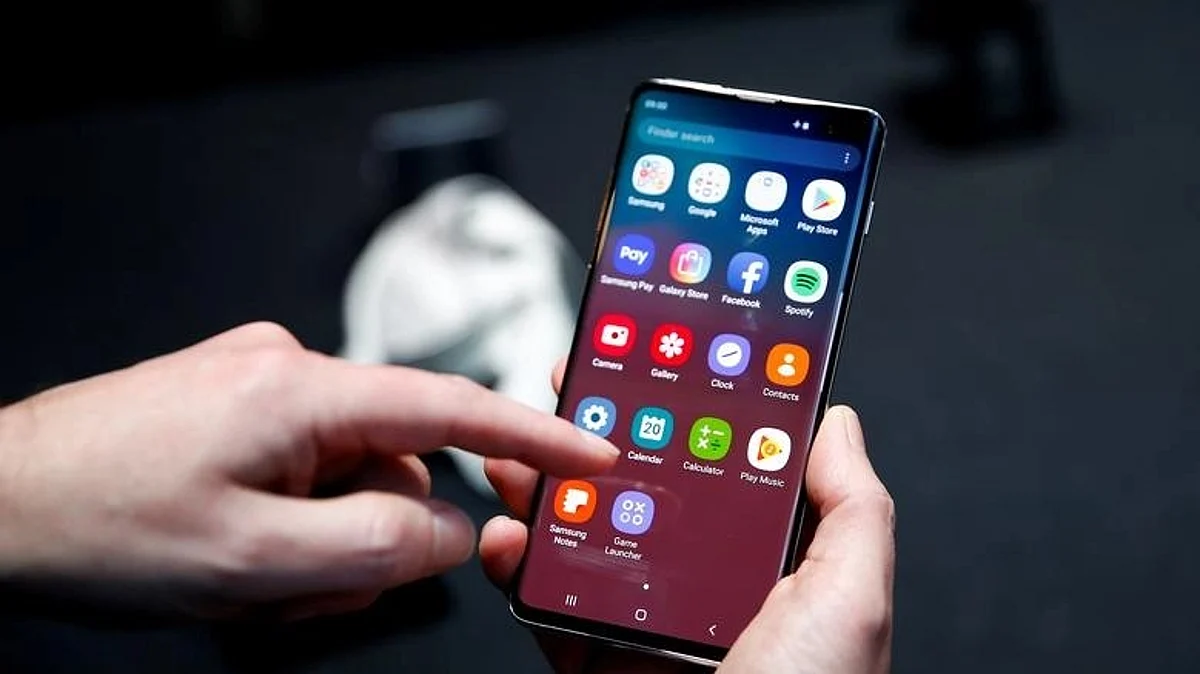 smartphone_reuters