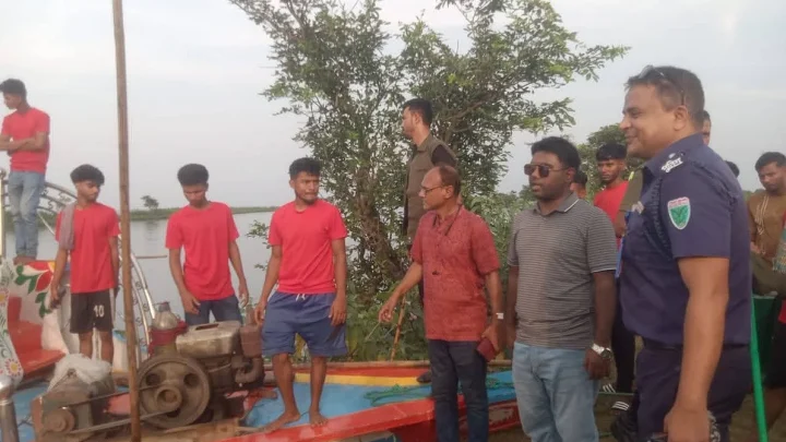 হাওরে উচ্চ শব্দে গানবাজনা: ছয় নৌকার মালিককে জরিমানা, সাউন্ড বক্স জব্দ