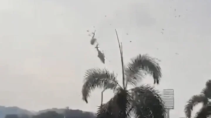 মাঝ–আকাশে দুই হেলিকপ্টারের মুখোমুখি সংঘর্ষ, নিহত ৬