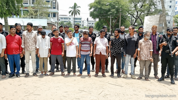 হাসপাতালে আসা রোগীদের বাগিয়ে নিত দালাল চক্র, র‍্যাবের অভিযানে আটক ১৪
