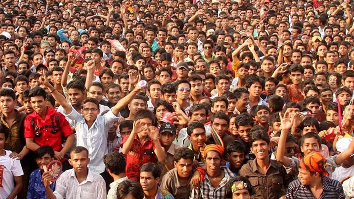 জনসংখ্যা যেভাবে বোঝা থেকে জনসম্পদ হতে পারে