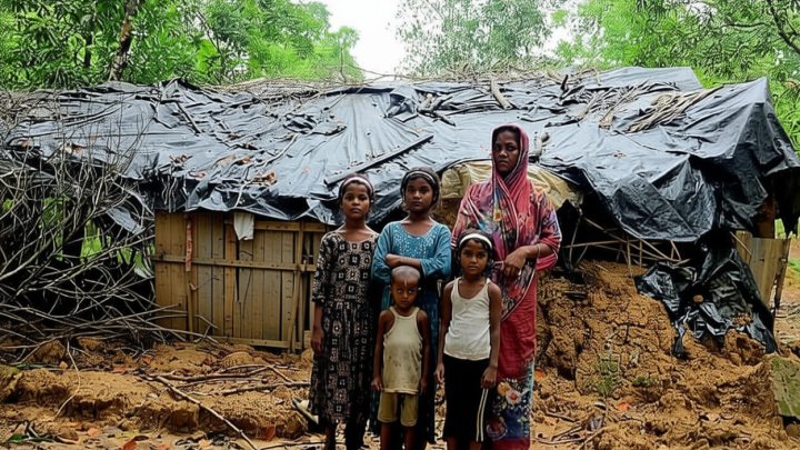 ঝড়ে ভেঙে পড়েছে ঘর, তবু লেখাপড়া থামায়নি অদম্য তিন কন্যা
