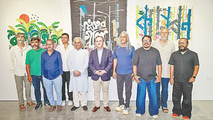শিল্পীর ভাষায় উঠে এল বাণিজ্যিক নকশা