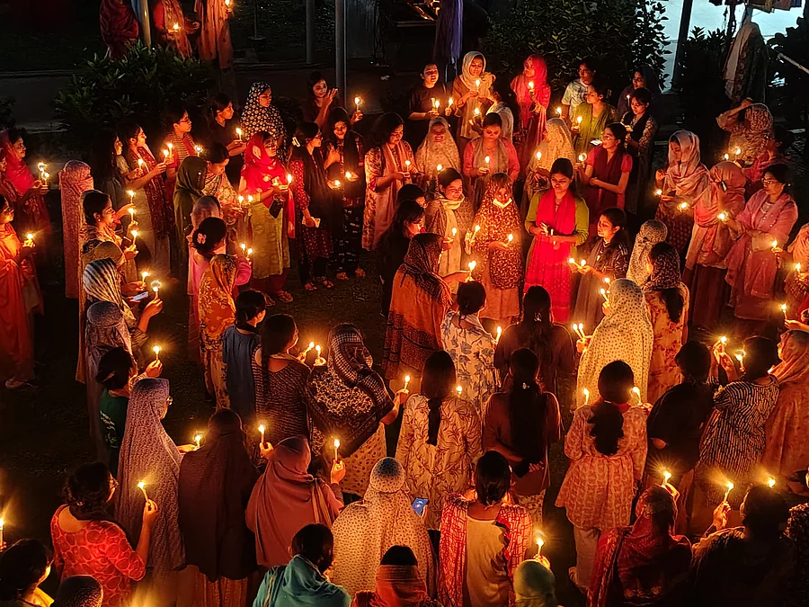 DU-Candle-lighting-ceremony