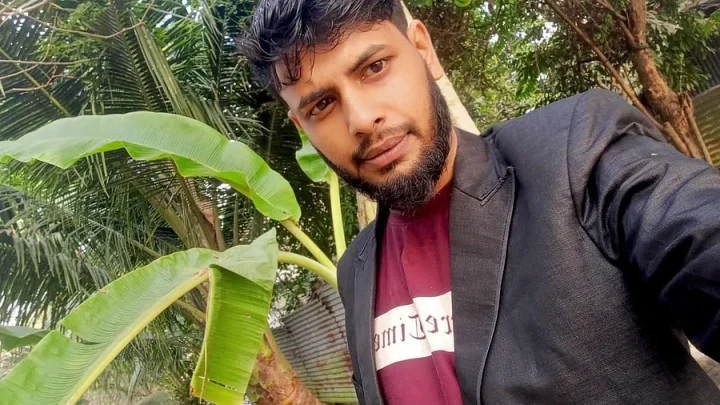 ডিবির হাতে আটক মাদক ব্যবসায়ীকে ককটেল ফাটিয়ে ছিনিয়ে নিলেন সহযোগীরা