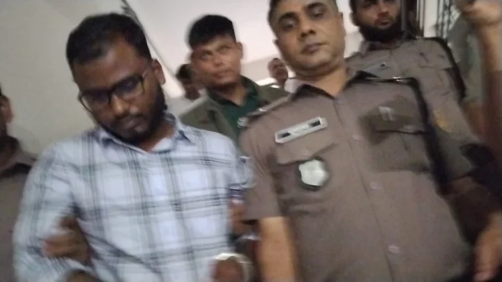 উগ্রবাদে সম্পৃক্ততার অভিযোগে বিমানবন্দর থেকে গ্রেপ্তার মামুনের ৩ দিনের রিমান্ড মঞ্জুর
