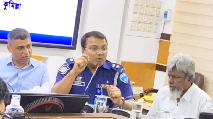 কুমিল্লায় ছাত্রদল নেতাকে এসপি, ‘যাঁকে আপনার পছন্দ হয় না, তাঁকেই ফ্যাসিস্ট বানিয়ে দেন’