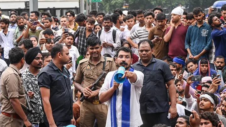 দিল্লি পুলিশ কি ককরোচ জনতা পার্টির আন্দোলনের মাত্রা বুঝতে পারেনি