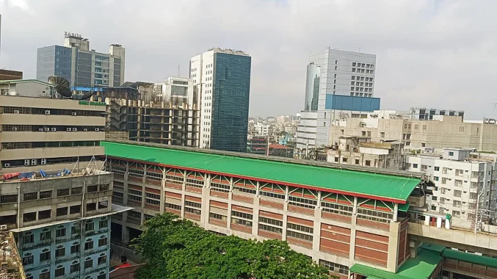রোদের হাসি রাজধানীতে, আর বৃষ্টি হবে কি