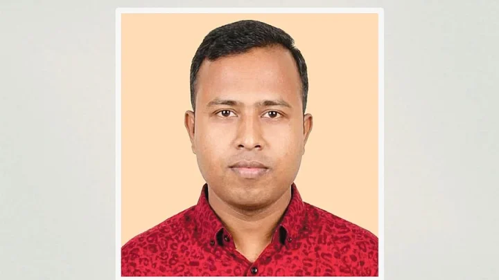পদ অফিস সহকারীর, চার বছর ধরে দেখেন এইচএসসির খাতা