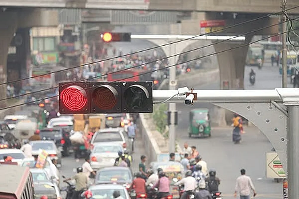 1_traffic_signals_are_being_installed_at_dhaka_file_palo_12082026