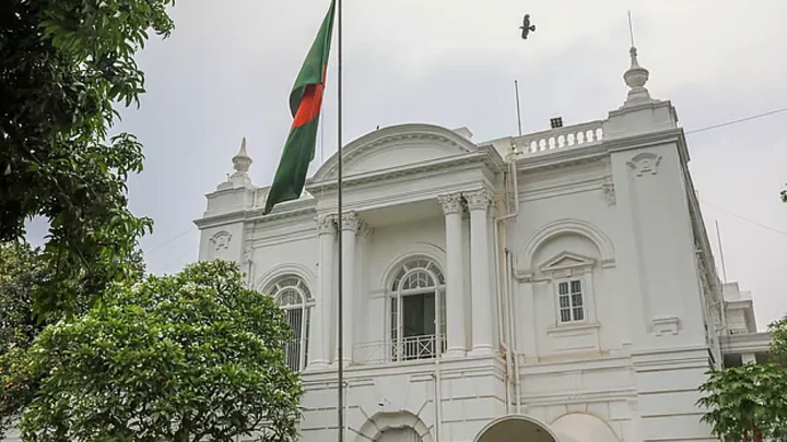 অনুপস্থিত আসামিদের বিচার নিয়ে প্রশ্ন, ট্রাইব্যুনাল বললেন ‘উপায় না দেখালে কথা শুনব না’