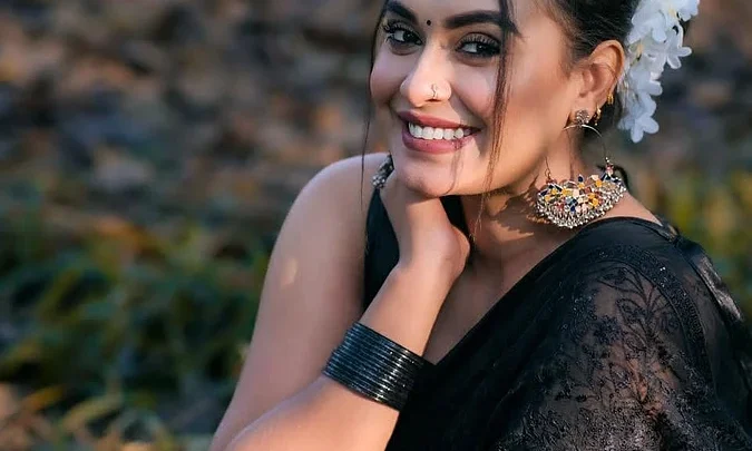 রাজধানীতে মডেল-অভিনেত্রী রিধিকার ঝুলন্ত মরদেহ উদ্ধার