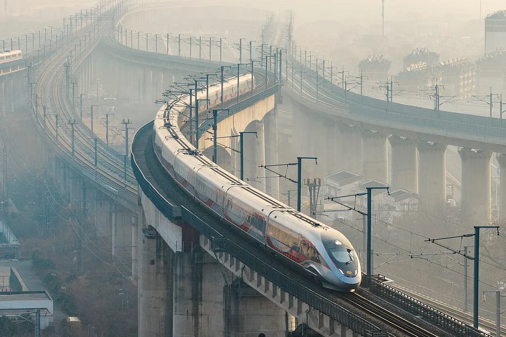 A-high-speed-train-01