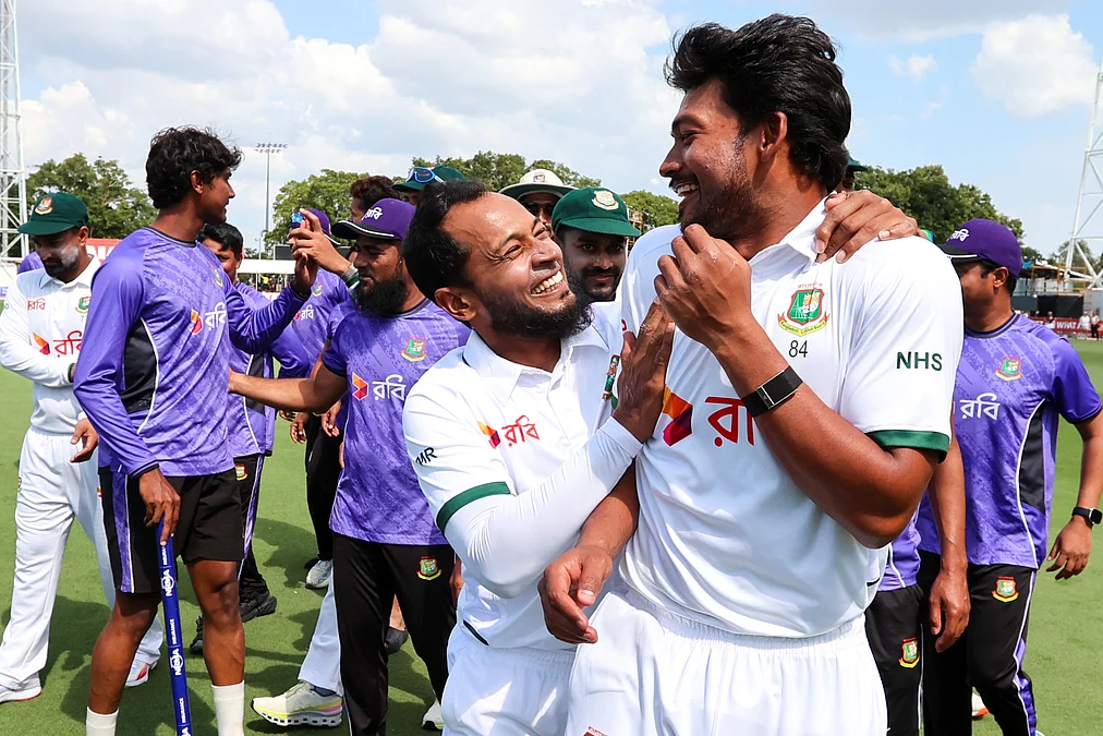 After-Win-against-1st-test-against-Australia-in-Darwin25