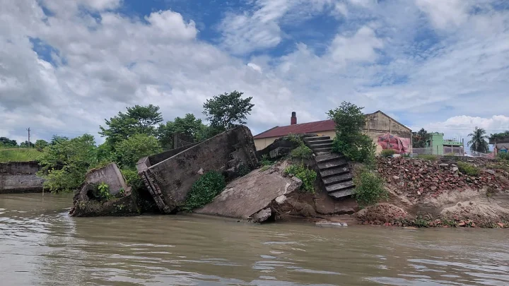 সরাইলে ভাঙন আতঙ্কে দিন কাটছে চার গ্রামের বাসিন্দাদের