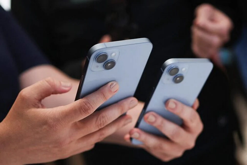 Iphone.reuters