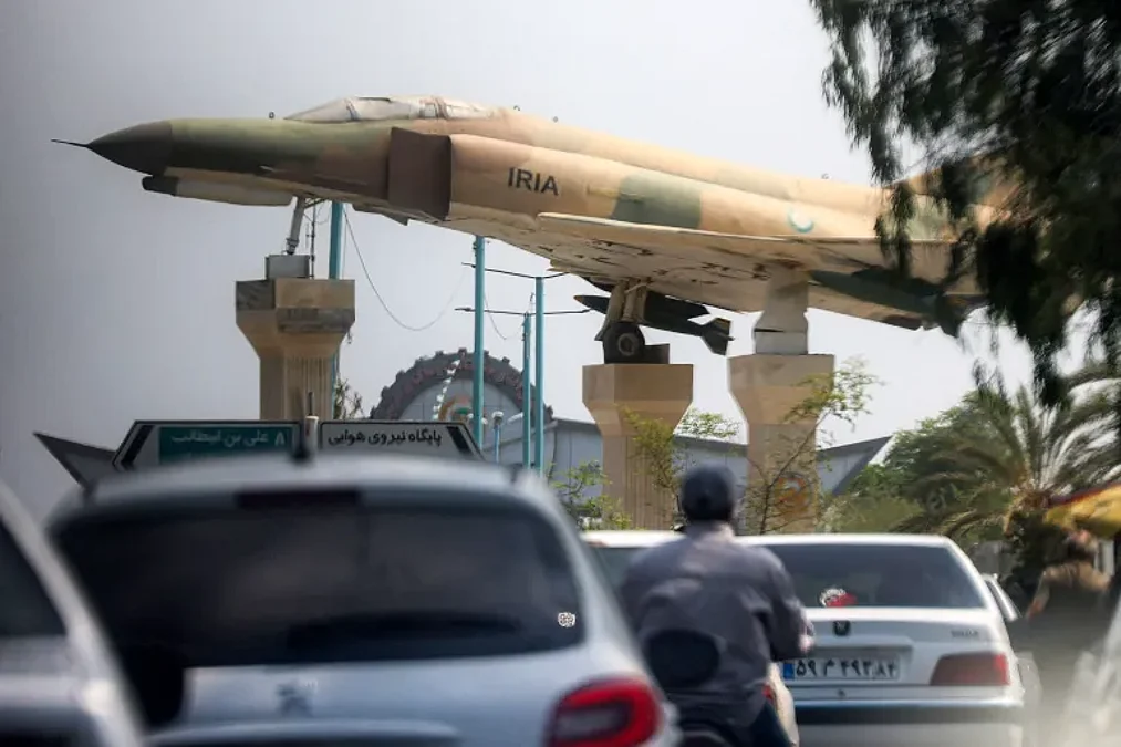 Iranian-air-force-warplane