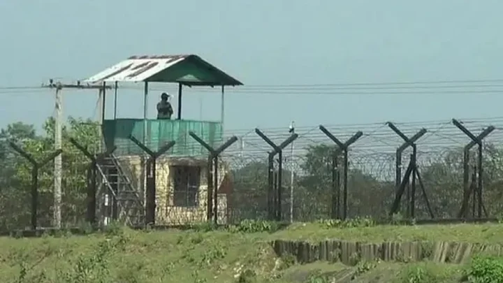 সিলেট সীমান্ত দিয়ে ভারতে পাচারের চেষ্টাকালে ৮ রোহিঙ্গাসহ আটক ১২