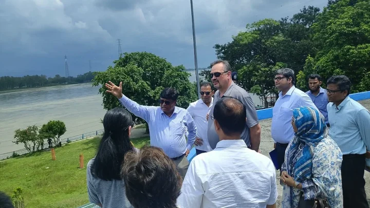 স্ত্রীকে নিয়ে তিস্তা ব্যারাজ ঘুরে দেখলেন মার্কিন রাষ্ট্রদূত