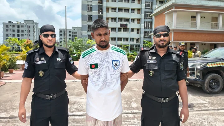 ‘আমার বাপেরে ওরা ১৫ জনে কোপাইছে আর আমরা দুই ভাই ওরে কোপাইছি’