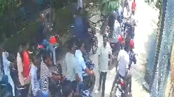 নাটোরে কার্যক্রম নিষিদ্ধ আওয়ামী লীগের প্রয়াত প্রতিমন্ত্রীর বাড়িতে হামলা–ভাঙচুর