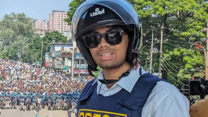 মৌচাকে প্রথম আলোর সাংবাদিক ছিনতাইয়ের শিকার, রিকশা থেকে পড়ে আহত