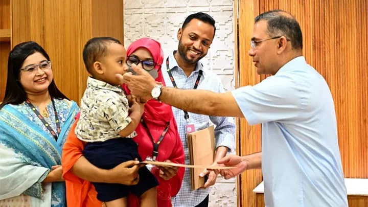 জুলাইয়ে শহীদ ও আহত পরিবারের ১০ সদস্যের হাতে চাকরির নিয়োগপত্র দিলেন প্রধানমন্ত্রী