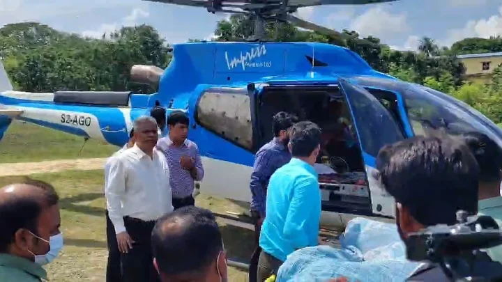স্ট্রোকে আক্রান্ত রাজশাহী বিশ্ববিদ্যালয়ের শিক্ষার্থীকে এয়ার অ্যাম্বুলেন্সে ঢাকায় পাঠাল প্রশাসন