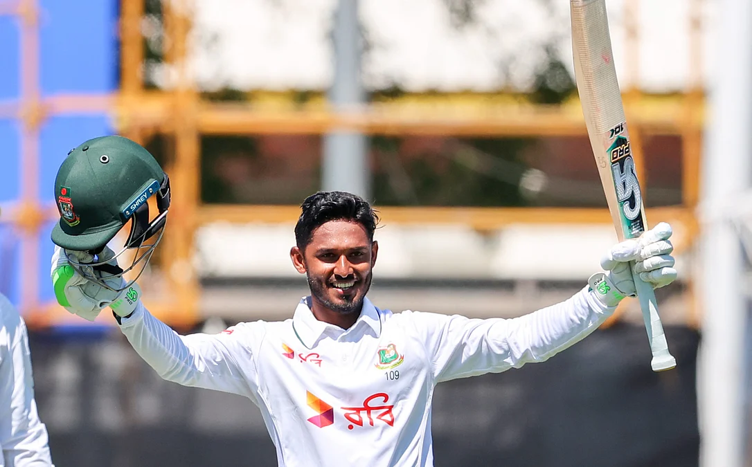 T-tamim-reacts-after-his-Century-During-1st-test-Day-2-15