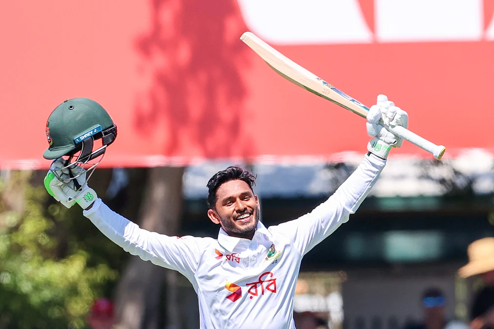 T-tamim-reacts-after-his-Century-During-1st-test-Day-2-23