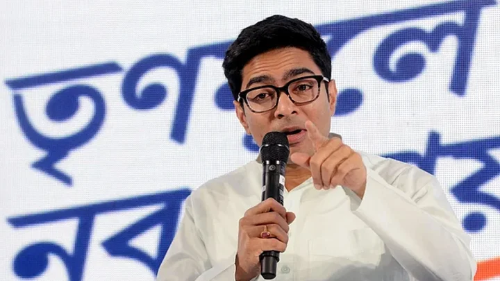চোখের চিকিৎসার জন্য যুক্তরাষ্ট্রে যাওয়ার অনুমতি পেলেন অভিষেক বন্দ্যোপাধ্যায়