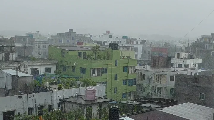 সাগরে লঘুচাপের সম্ভাবনা, আগামী সপ্তাহেও বৃষ্টি