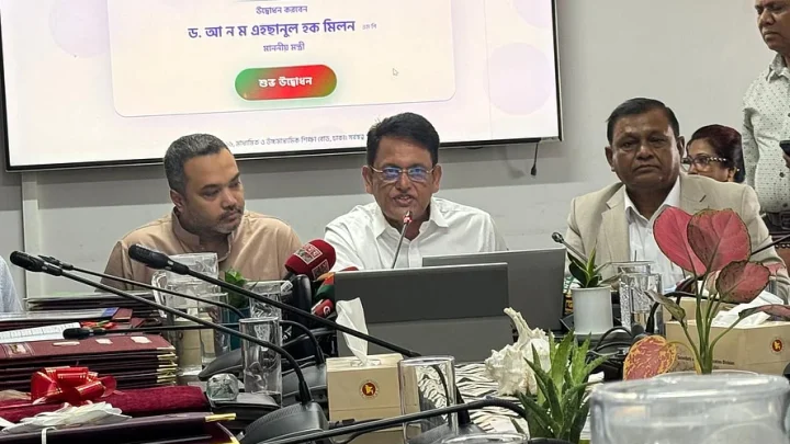মন খুলে গান গাওয়া যায়, নম্বর দেওয়া যায় না: শিক্ষামন্ত্রী