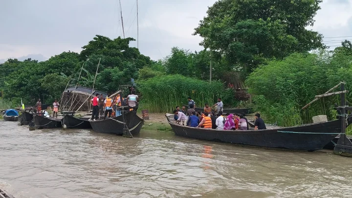রাজশাহীর পদ্মার চরে ‘মিনি সুইজারল্যান্ড’