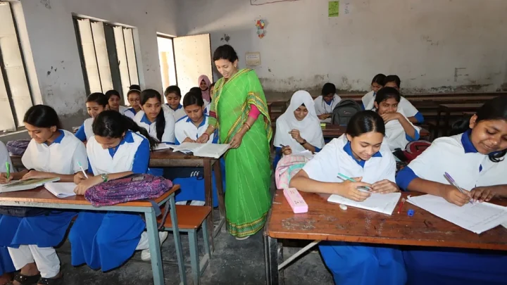 বেসরকারি শিক্ষাপ্রতিষ্ঠানে নিয়োগপ্রক্রিয়ায় সরকার কি পেছন দিকে হাঁটছে