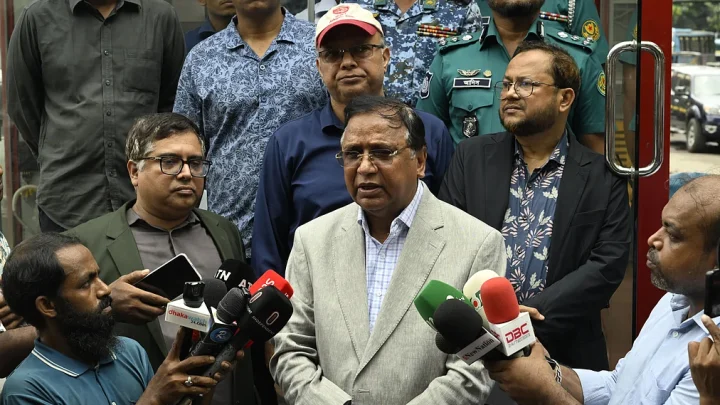 শাহবাগ মোড়েও বসল স্বয়ংক্রিয় সংকেতবাতি