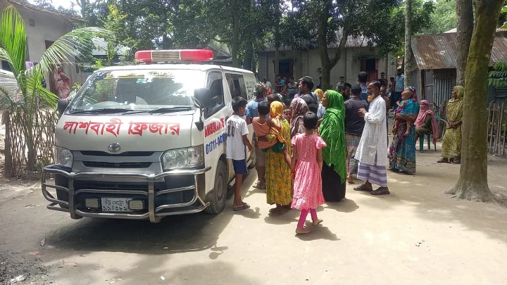 চাকরির পরীক্ষা দিতে বাড়ি আসার কথা ছিল, এলেন লাশ হয়ে