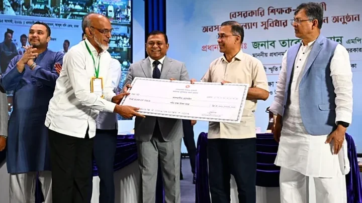 অবসর–সুবিধার টাকা পেতে শিক্ষকদের আর অফিসে অফিসে ঘুরতে হবে না: প্রধানমন্ত্রী