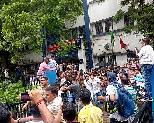 আরজি করে চিকিৎসক ধর্ষণ–হত্যার ঘটনায় সাবেক বিধায়ক ও পৌর কাউন্সিলর রিমান্ডে
