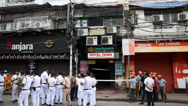 কলকাতার হোটেলে আগুনের ঘটনায় ইজারাদার গ্রেপ্তার, জিজ্ঞাসাবাদের জন্য দুই কর্মীকে আটক