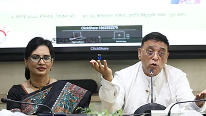ই-সিগারেটের ভেতরে থাকা রাসায়নিক সরাসরি ফুসফুসে প্রবেশ করে মারাত্মক ক্ষতি করে
