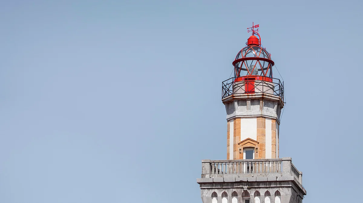 pasaia-lighthouse-with-copy-space