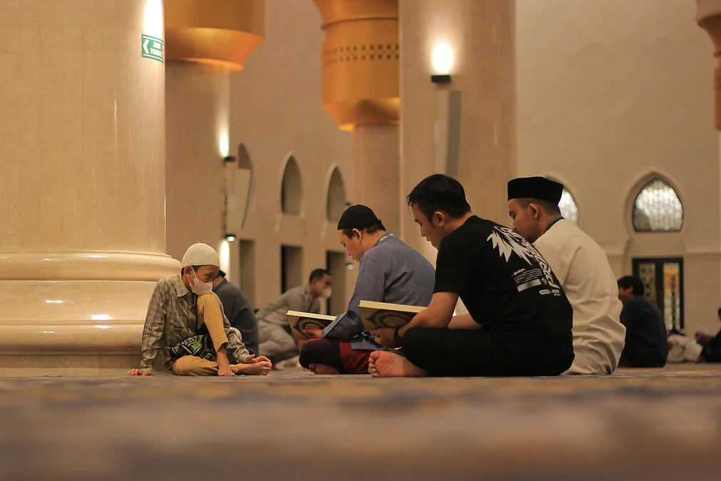 pexels-naufalassalam3-31125437
