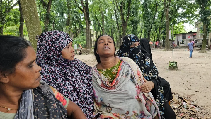 বুকে বিদ্ধ চাকু বের করতে স্ত্রীর কাছে আকুতি, হাসপাতালে নেওয়ার পথে মৃত্যু