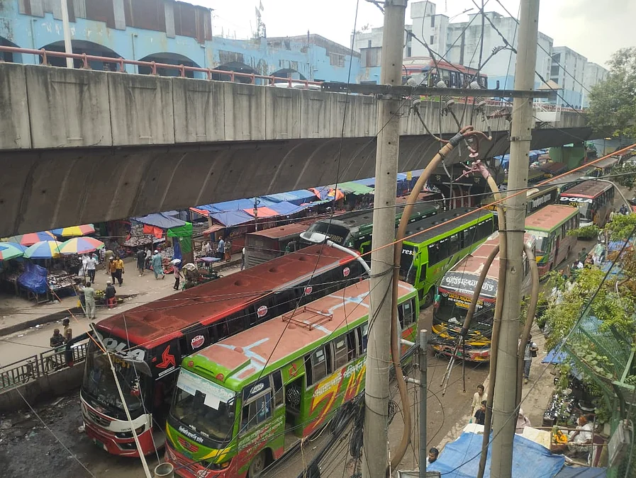 gulistan-bus-parking-1