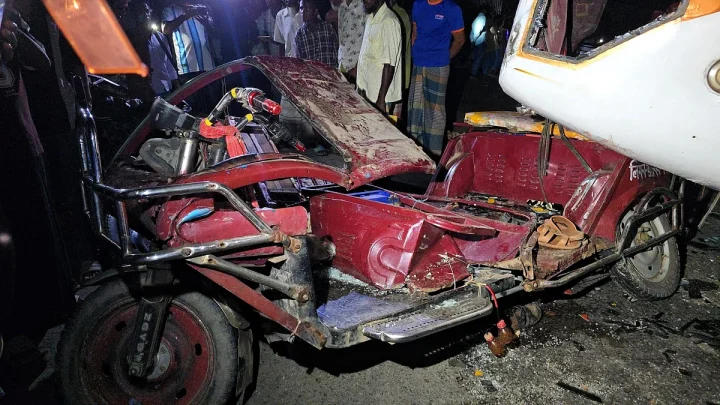 জামালপুরে বাস ও অটোরিকশার সংঘর্ষে নিহত ৪